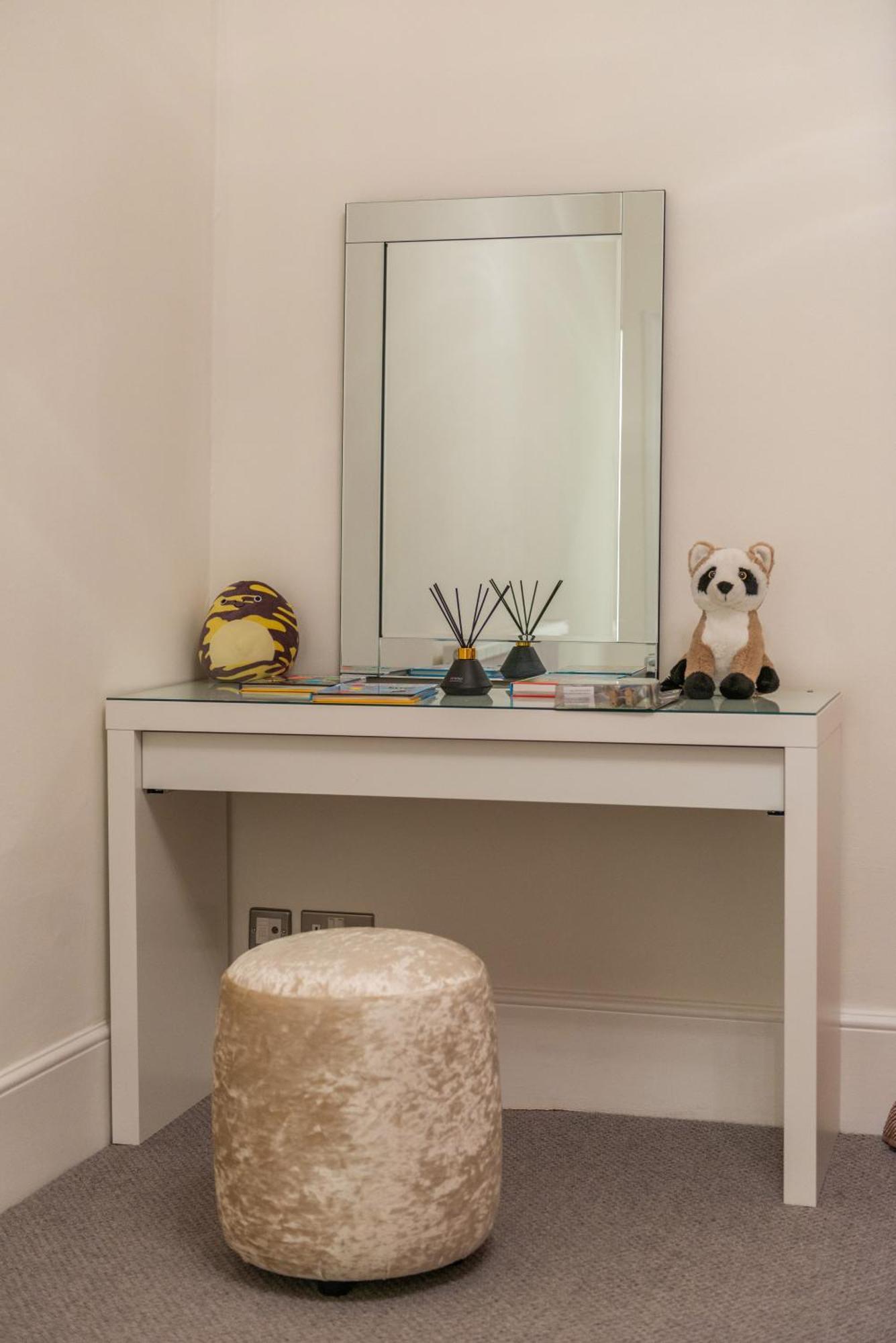 5H Modern Elegance 1-Bedroom City Living In Londen Buitenkant foto